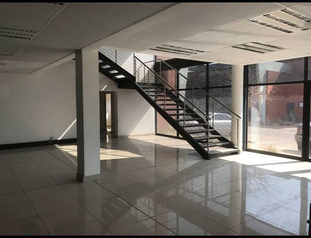 1,061M² WAREHOUSE TO LET IN NORTH RIDING